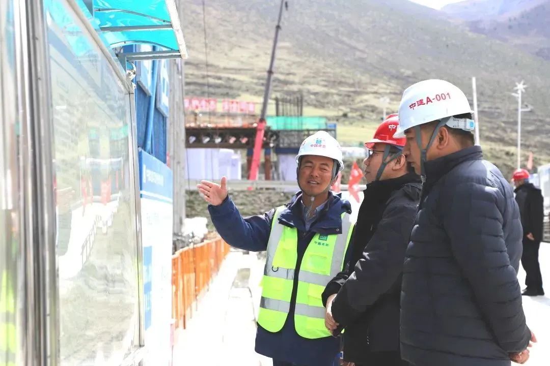 局副总经理、总工程师翟雷赴高原二期项目调研指导