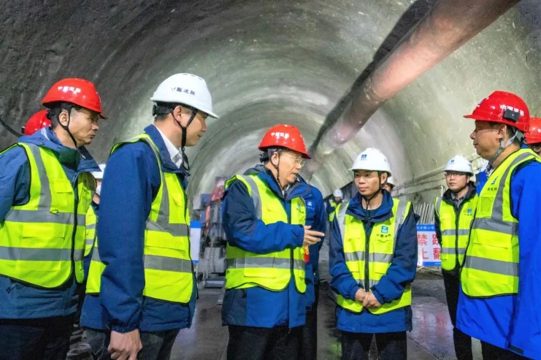 李永明赴四川省甘孜藏族自治州调研重点项目建设情况