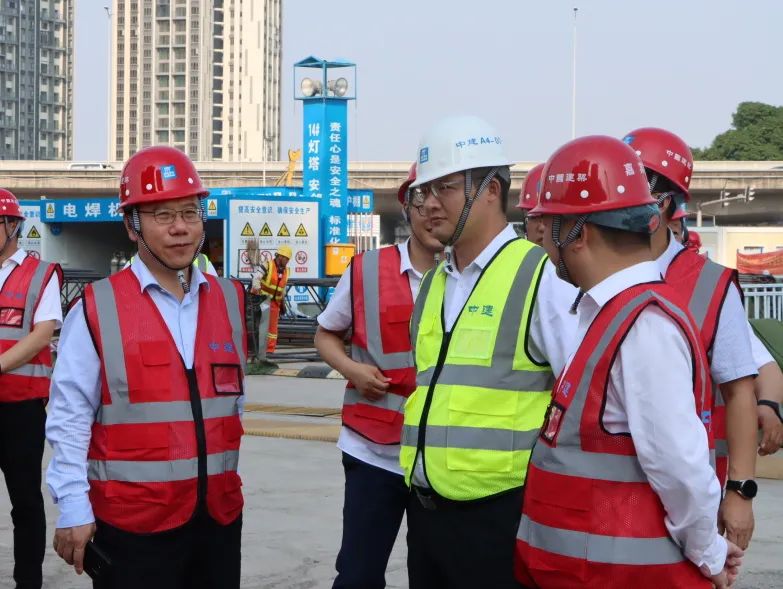 中建二局副总经理、总工程师翟雷一行到芳白城际项目调研指导