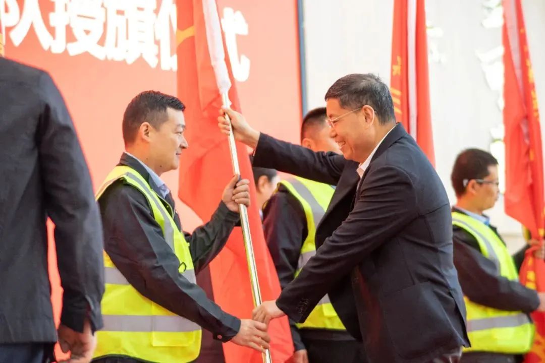 李永明赴四川省甘孜藏族自治州重点项目开展调研检查，出席劳动竞赛启动仪式并与一线青年员工座谈交流